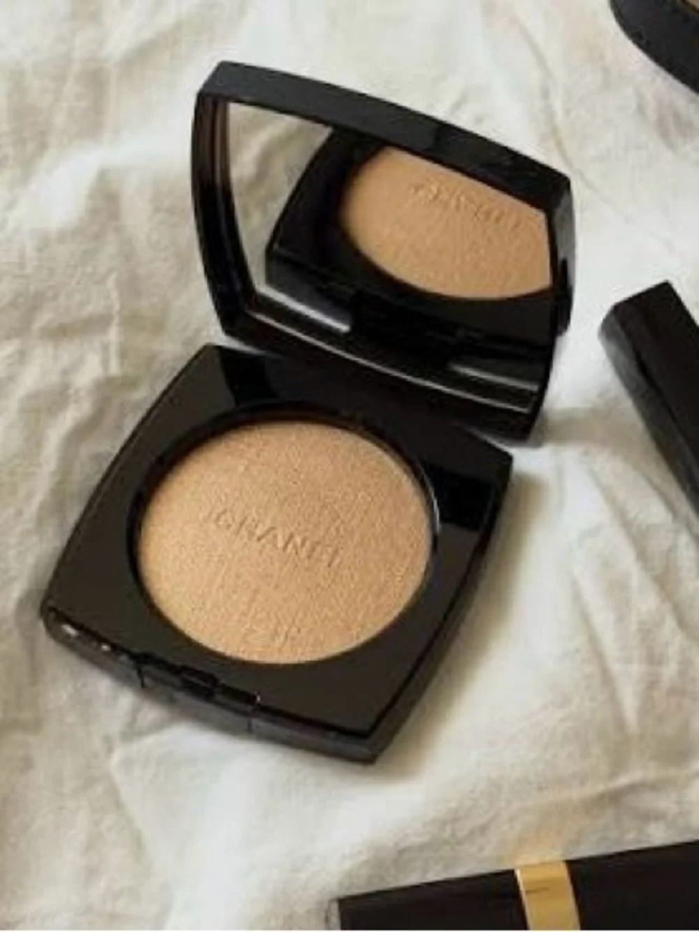 Chanel Limited Edition Les Beiges Healthy Glow Highlighting Powder